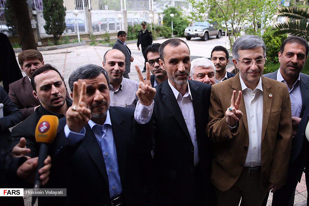 احمدي نژاد براي کمک به 8 ساله شدن دولت روحاني با تمام قوا به ميدان آمد