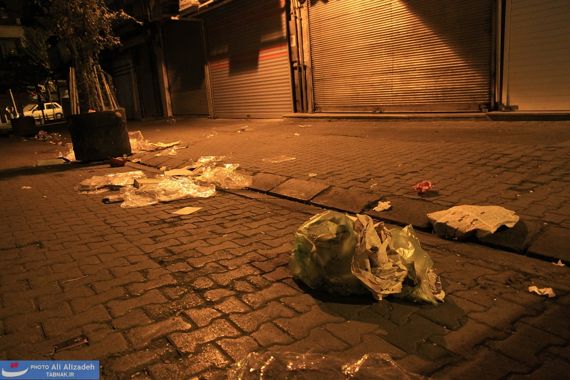 نتیجه تصویری برای ریختن اشغال در خیابان ها در ایران