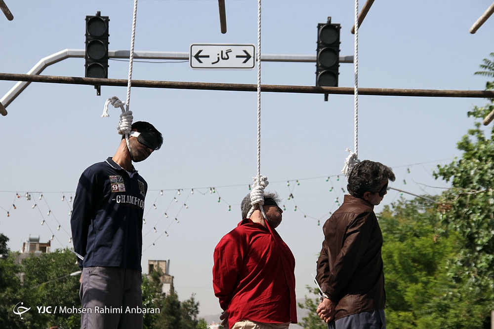 عکس: اعدام سارقان مسلح در مشهد