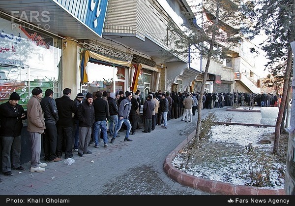 روحانی: درایندولت صفهای تحقیرکننده نداشتیم +عکس و فیلم صف سبد کالا