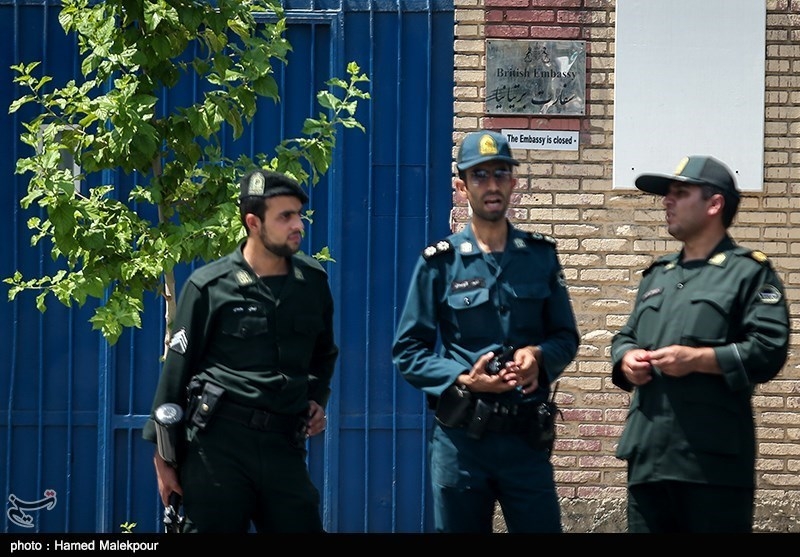 بازگشایی بی سر و صدای سفارت روباه پیر/ سفارتخانه انگلیس تحت تدابیر شدید امنیتی - پلیسی بازگشایی شد + فیلم و عکس