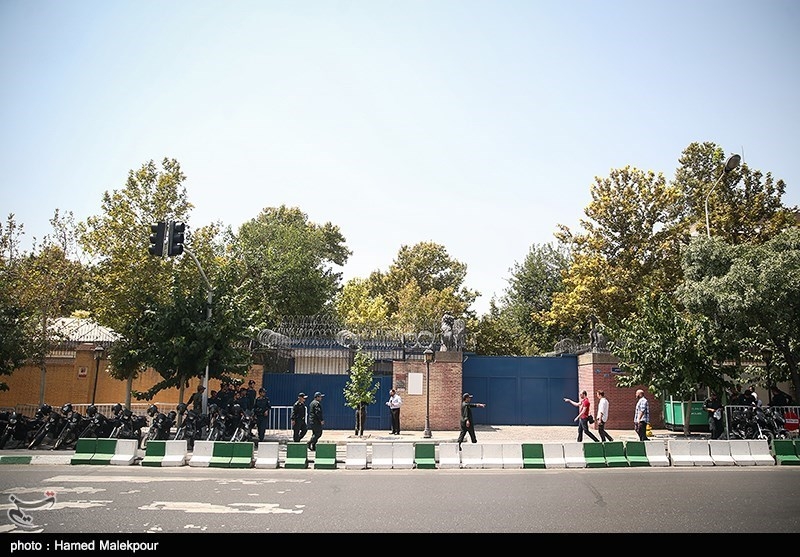 بازگشایی بی سر و صدای سفارت روباه پیر/ سفارتخانه انگلیس تحت تدابیر شدید امنیتی - پلیسی بازگشایی شد + فیلم و عکس
