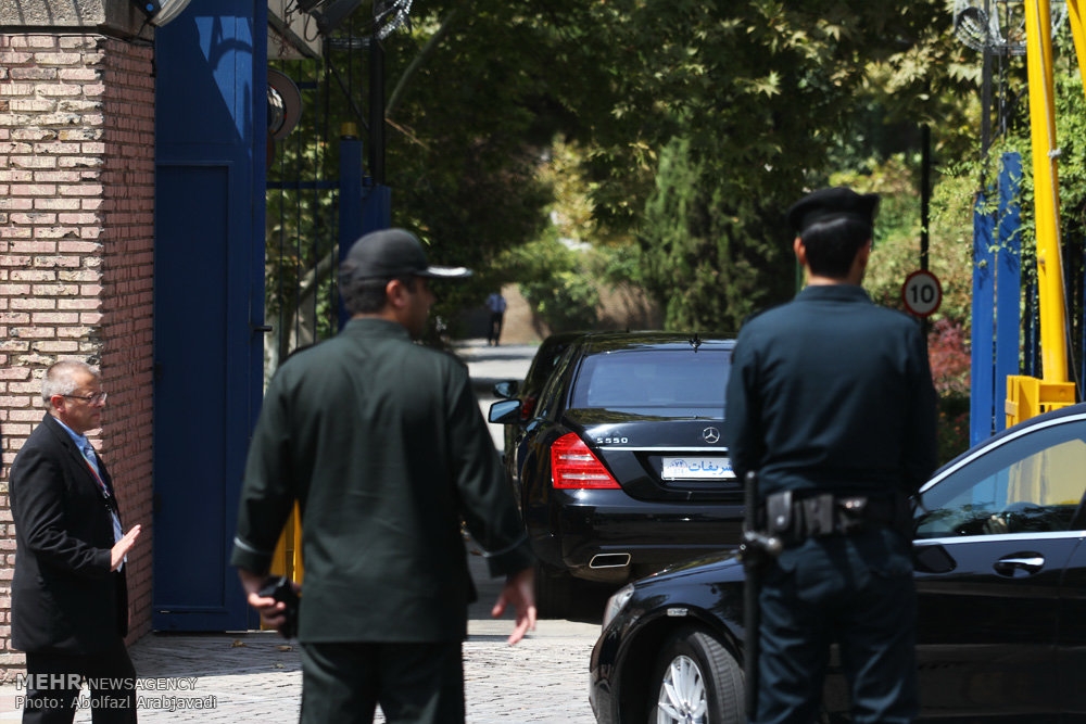 بازگشایی بی سر و صدای سفارت روباه پیر/ سفارتخانه انگلیس تحت تدابیر شدید امنیتی - پلیسی بازگشایی شد + فیلم و عکس