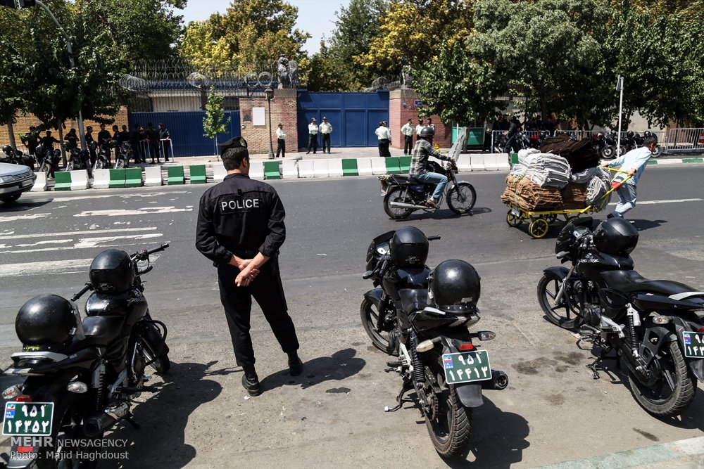 بازگشایی بی سر و صدای سفارت روباه پیر/ سفارتخانه انگلیس تحت تدابیر شدید امنیتی - پلیسی بازگشایی شد + فیلم و عکس