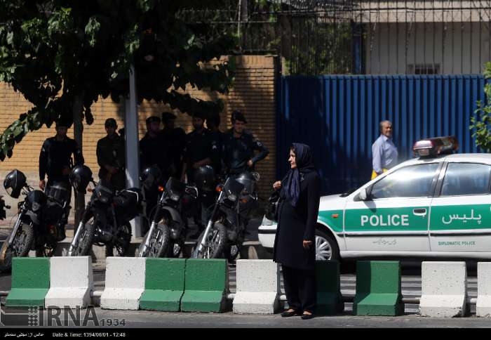 بازگشایی بی سر و صدای سفارت روباه پیر/ سفارتخانه انگلیس تحت تدابیر شدید امنیتی - پلیسی بازگشایی شد + فیلم و عکس