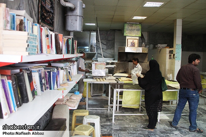 عکس: کتابخانه در نانوایی