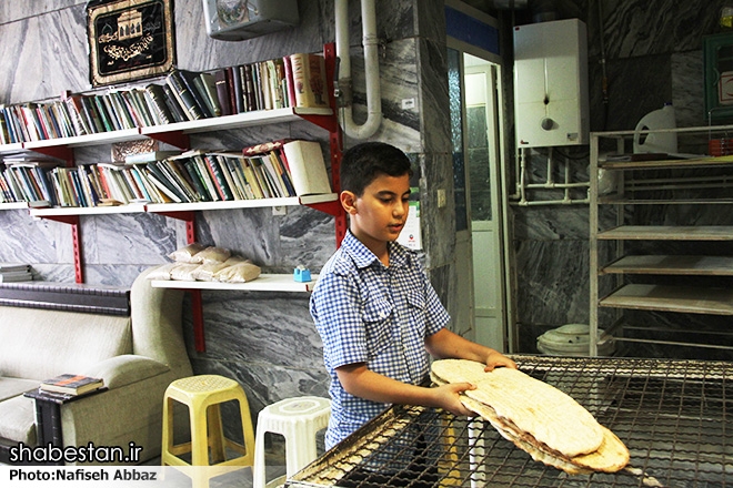 عکس: کتابخانه در نانوایی