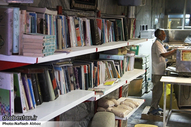 عکس: کتابخانه در نانوایی