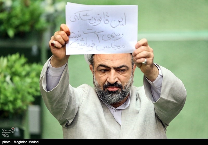 تصویب نمایشی جزئیات طرح برجام پس از جلسه شبانه شمخانی - لاریجانی/ با ممانعت از طرح 200 پیشنهاد، جزئیات در 20 دقیقه تصویب شد!/ تایید پیش بینی نادران: به امید اصلاح جزئیات به کلیات رای می دهید ولی شما لاریجانی را نشناختهاید/ اشکهای زارعی بر فرجام برجام