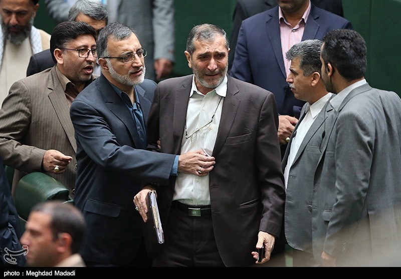 تصویب نمایشی جزئیات طرح برجام پس از جلسه شبانه شمخانی - لاریجانی/ با ممانعت از طرح 200 پیشنهاد، جزئیات در 20 دقیقه تصویب شد!/ تایید پیش بینی نادران: به امید اصلاح جزئیات به کلیات رای می دهید ولی شما لاریجانی را نشناختهاید/ اشکهای زارعی بر فرجام برجام