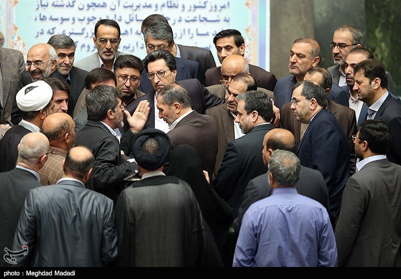 تصویب نمایشی جزئیات طرح برجام پس از جلسه شبانه شمخانی - لاریجانی/ با ممانعت از طرح 200 پیشنهاد، جزئیات در 20 دقیقه تصویب شد!/ تایید پیش بینی نادران: به امید اصلاح جزئیات به کلیات رای می دهید ولی شما لاریجانی را نشناختهاید/ اشکهای زارعی بر فرجام برجام