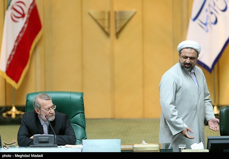 تصویب نمایشی جزئیات طرح برجام پس از جلسه شبانه شمخانی - لاریجانی/ با ممانعت از طرح 200 پیشنهاد، جزئیات در 20 دقیقه تصویب شد!/ تایید پیش بینی نادران: به امید اصلاح جزئیات به کلیات رای می دهید ولی شما لاریجانی را نشناختهاید/ اشکهای زارعی بر فرجام برجام