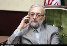 دوگانه «یا مذاکره یا جنگ»، بزرگترین اشتباه تیم فعلی در سیاست گذاری مذاکرات بود/ "شفافیت در برابر همکاری" جایگزین مودالیته «برد - برد» شود/BigBang روحانی جواب نمیدهد ما باید مذاکره را ادامه دهیم اما با یک ملاحظه بسیار مهم و آن اینکه باید ریلمان را عوض کنیم. این شعارهای چرخیدن سانتریفیوژ متناسب با چرخیدن چرخ اقتصاد و شعار برد - برد مودالیتهای است که مشکلات فعلی مذاکراتی و هستهای ما ناشی از آن است اما مودالیته دیگری هم وجود دارد. مودالیته دیگر که پیشنهاد من است آن است که "شفافیت در مقابل همکاری" داشته باشیم. آنهم شفافیت در چارچوب NPT، نه بازرسیهای ویژه.