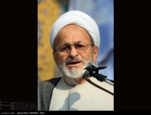از شاگردی مرحوم شجونی پای منبر شهید نواب صفوی تا مقابله با فتنه 88 / مرحوم شجونی: اينکه آخوندي پيدا شود و بگويد می خواهیم با آمريکا رابطه برقرار کنيم، عين حماقت است/ هاشمی و کروبی و هم مسلکانشان در انقلاب رفوزه شدند حجتالاسلام والمسلمین جعفر شجونی از مبارزان انقلابی وعضو شورای مرکزی جامعه روحانیت مبارز تهران که به تازگی به دیار باقی شتافت به صراحت لهجه شهرت داشت و با مواضع خود در برابر فتنه ها و انحراف ها نشان داده بود که همه وجودش عقیده است.