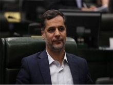 وزیری که ثروتش ۷۸۰ میلیارد تومان است! دولت هم جرأت تغییر این وزیر را ندارد؛ قرار بود این وزیر، هم به همراه ۳وزیری که تغییر کردند، جابجا شود؛ اما چون پدربزرگ وی ناراضی بود، این جابجایی لغو شد. وزیری که از یک ساعت جلسه با رئیس جمهور کرواسی، ۴۰دقیقه آن را خواب بود. حتما برجام را هم اینگونه مذاکرات کردید.