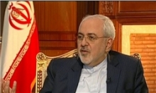 ظریف در گت و گو با المیادین: توافق هستهای را اجرا نکنند به سرعت به حالت قبل بازمیگردیم وزیر خارجه ایران در گفتوگو با شبکه المیادین با توصیه به عربستان سعودی برای عدم مقابله با ایران و اینکه این مقابله به نفع سعودیها نیست از ائتلاف عربستان و اسرائیل علیه ایران ابراز تأسف کرد.