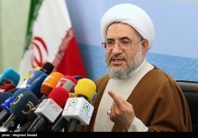 گردهمایی نمایندگان ۱۰۰ کشور اسلامی در کنفرانس وحدت/ شکل گیری کنفرانس وحدت، اعلام شکست برنامههای آمریکا برای تحریم جبهه مقاومت است دبیر مجمع جهانی تقریب گفت: سی و دومین اجلاس بینالمللی وحدت اسلامی با شعار «قدس، محور وحدت امت» سوم تا پنجم آذرماه با حضور نمایندگانی از بیش از 100 کشور اسلامی در سالن اجلاس سران برگزار میشود.