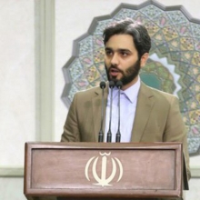از مجمع مطالبه ی آرمانهای رهبری تا مجمع مطالبه از رهبری/ روایتی کوتاه از چرایی انحراف مجمع دانشجویان عدالتخواه شیراز شما گمان می کنید با زیرسوال بردن اهداف منطقه ای ایران دغدغه ی مردم را بیان می کنید اما اهداف حضور منطقه ای ایران را امثال شهید حججی با خون خود امضا کردند و ملت ایران هم در استقبال از پیکر پاکشان به آن لبیک گفتند. پس به خودتان بیایید تا ببینید در کدام جبهه ایستاده اید؟ از کدام مردم صحبت می کنید؟