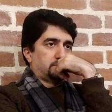 جابجایی های تراژیک پیکر شهید صدر پس از سقوط صدام و ابراز تمایل برخی علاقمندان به ایجاد بنایی باشکوه بر مزار شهید آیت الله صدر،پیکر وی برای سومین باز از قبر به درآمد و در مکانی در نزدیکی دروازه نجف دفن گشت که عملیات احداث بنای مرقد و نیز ساختمان های جنبی آن،انجام پذیرد.خانواده شهید از سر اعتماد به سید کامل العمیدی و تقدیر از زحمات وی در حفظ پیکر آیت الله صدر در دوران حکومت صدام،مسئولیت ساخت مرقد آن بزرگ وتمامی ملزومات آن را به وی سپردند.