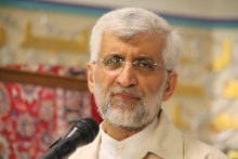 آمریکا جنگ اقتصادی به راه انداخته و میگوید ما به دنبال جنگ نیستیم، مگر جنگ غیر از این است؟/ اروپا با گستاخی میگوید اگر برجام میوه نداد، از سایه آن استفاده کنید!/ اگر قرار بود به قطعنامه های شورای امنیت تکیه کنیم، خرمشهر هنوز در اشغال بود جلیلی با طرح پرسشی از طرفداران مذاکره، گفت: کسانیکه طرفدار مذاکره با آمریکا هستند، بگویند که آمریکایی ها چه رفتاری اگرعلیه ملت ما انجام دهند قبول خواهند کرد نباید بر سر میز مذاکره با آنها بنشنیم که تا امروز آن را انجام نداده اند؟!