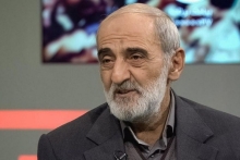 «مبلهای شکسته» رابرت هلوی! هنجارشکنی این روزهای برخی از نمایندگان مجلس و همنوایی بیپرده آنها با خواستههای رسماً اعلام شده دشمنان را تنها با تئوری؛ «مبلهای سوخته» رابرت هلوی میتوان تعریف کرده و به ارزیابی نشست.