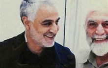 تبدیل منزل سپهبد شهید سلیمانی به موزه کرمان رییس کمیسیون گردشگری و صنایع دستی اتاق کرمان گفت: پیشنهاد تبدیل شدن منزل سپهبد شهید حاج قاسم سلیمانی به موزه و ثبت ملی آن توسط این کمیسیون مطرح شده است که تا حصول نتیجه آن را پیگیری میکنیم.