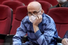جرائم مغفول طبری «کسی که در قوهقضائیه خیانت میکند و سلامت قوه را بهم میزند، یُضَاعَفْ لَهَا الْعَذَابُ ضِعْفَیْنِ، این باید ۲ برابر مجازات شود». این بخشی از سخنان رهبر حکیم انقلاب در دیدار سال 94 با مسؤولان وقت قوهقضائیه است که تیرماه امسال، سرانجام پس از 5 سال منتشر شد و پس از آن هم رهبری شرح ضربالمثل معروفی را بیان میکنند: «وای به روزی که بگندد نمک!»
