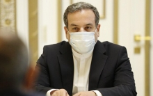 جزئیات تبادل زندانیان ایرانی و استرالیایی معاون سیاسی وزیر امور خارجه با بیان اینکه تبادل زندانی ناقض استقلال قوه قضائیه نیست، گفت: طی یکسال گذشته حداقل پنج مورد تبادل زندانیان را با آمریکا، فرانسه، تایلند و استرالیا انجام دادیم.