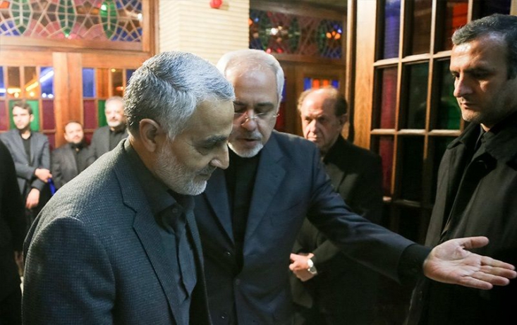 مگر سپاه فقط برای خون دادن است؟/ بیغیرتها به ما مارک نظامی میزنند/ مگر ما نمیدانیم در پس این حرکتهای مزورانه چه فتنه بزرگی وجود دارد؟ سردار شهید حاج قاسم سلیمانی گفت: مگر سپاه فقط برای خون دادن است؟ ما بنشینیم تا حادثههای سال ۵۹ و ۶۰ به وجود بیاید و آن وقت بترسیم که مارک نظامیگری به ما بزنند؟