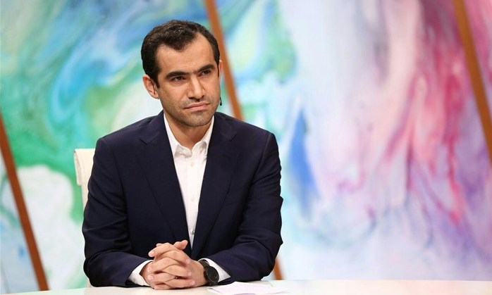صدای معلم و پرستار و کارگر در انتخابات نیست/ مسائل اصلی هیچگاه موضوع رقابتهای سیاسی نبوده است/ آمدن ظریف یعنی بتونی شدن طبقه سرمایهداری در ایران/ جلیلی و رئیسی میتوانند گفتمان ضدفساد را نمایندگی کنند به نظرم احتمال سه دوگانه در انتخابات وجود دارد. دوگانه اول مذاكره و ضد مذاكره يا مقاومت و ضدمقاومت. دوگانه دوم فساد و ضد فساد.