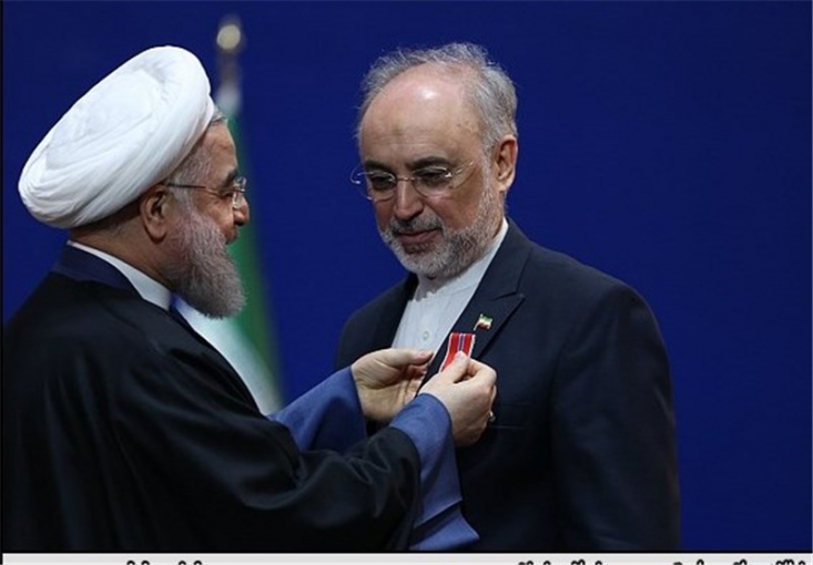 صالحی: تامین نظر رهبرانقلاب سخت بود!/ اعتراف تلخ علیاکبر صالحی به ناتوانی در حراست از خطوط قرمز منافع ملی مشخص نیست اگر صالحی به این حرفها اعتقاد دارد و دنیا را دنیای «زور» میداند چرا با اعتماد به دشمن دستور بتنریزی در قلب راکتور اراک را داده و نابودی دهها تن اورانیوم غنی شده و متوقف شدن فعالیت هستهای کشور را رقم زده است.