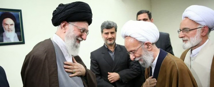 مقایسه آیتالله خامنهای با دیگران مصداق «الدهر انزلنی» است/ نمیدانم بعضیها چطور میخواهند پاسخ خدا را درباره رفتارشان با ایشان بدهند/ خاطرات منتشرنشده علامه مصباح از دوران مبارزات از مدتها قبل بر آن بودیم با مصاحبهای اختصاصی با این فقیه ولایتمدار که لحظهای در دفاع از اصول اسلام و انقلاب و اصل مترقی ولایت فقیه و شخص ولی فقیه کوتاه نیامد، داشته باشیم. به رغم همهگیری کرونا و محدودیتهای ناشی از آن، معظمله سرانجام در آبان ۹۹ با درخواست «پاسدار اسلام» موافقت کردند.