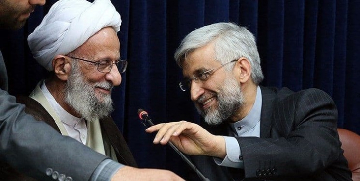 آیتالله مصباح یزدی چون کوهی استوار در دفاع از نظام اسلامی میایستاد/ ایشان در رویارویی با فتنهها و انحرافات واهمهای از هجمهها نداشتند دکتر جلیلی نوشت: ایشان یاری توانا برای حضرت امام و مقام معظم رهبری بود که در بزنگاههای سخت با تمام سرمایهٔ گرانسنگ علمی خود متواضعانه به میدان میآمد و پیروی عملی از ولایت را به همگان میآموخت.