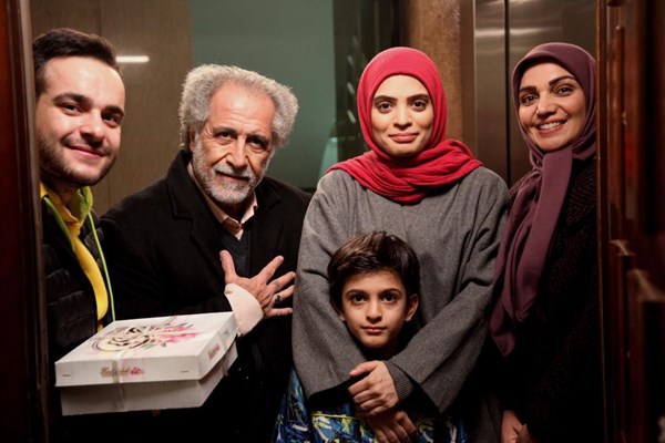 آغاز پخش سریال «چوب خط» از امشب مجموعه تلویزیونی «چوب خط» به کارگردانی حمید بهرامیان و تهیه کنندگی منصور سهراب پور با موضوعی خانوادگی اجتماعی از امشب از شبکه سه سیما پخش می شود.