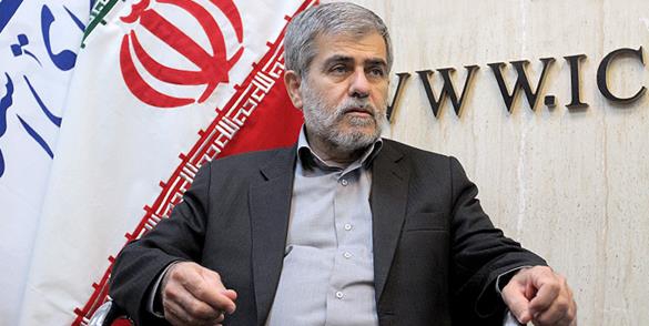 روحانی اگر زبان انگلیسی بلد است بیاید مجلس و ۵ دقیقه انگلیسی صحبت کند/ بعضی از دولتیها در جلسات اقرار میکنند که اعداد پنهان در بودجه است/ باید شرکت حداکثری در انتخابات داشته باشیم فریدون عباسی گفت:اگر مجلس رای داد که بودجه اینگونه است، او در جواب تمسخر میکند. ایشان زبان انگلیسی بلد است؟ اگر حقوق خوانده است و در انگلستان مدرک گرفته است، از کرونا نترسد و بیاید مجلس و پنج دقیقه به زبان انگلیسی صحبت کند. اگر واقعا سواد دارد.