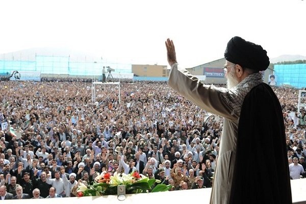 سخنان امروز رهبر انقلاب و خط بطلان بر تحلیلهای اصولگرایان و اصلاحطلبان/ نه مشارکت حداقلی و نه چشم انتظاری برای بایدن صحبتهای امروز رهبرانقلاب در دیدار با مردم تبریز آب سردی بر تحلیلهای محفلی افرادی بود که مفاهیم و مبانی انقلاب را به خوبی درک نکرده و رسیدن به قدرت به هر قیمتی را در اذهان پرورش میدهند.
