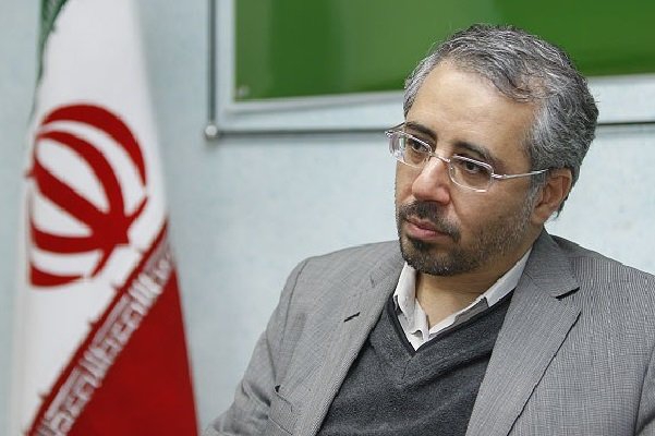 در ابتدای شیوع کرونا مسئولان ارشد اجرایی کار را جدی نگرفتند/ با موجی از فرسودگی شغلی در بین کادر درمان روبرو هستیم/ رتبه نخست ایران در شفافیت پزشکی منطقه لنکرانی گفت: اکنون در یکی استانها روزانه بیش از هزار تست کووید انجام میدهیم اما برخی کشورها در کل کشورشان روزانه این تعداد تست را انجام میدهند؛ چراکه پول و امکانات آن را ندارند.