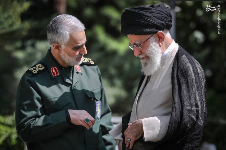 یادداشت رهبر انقلاب بر کتاب خاطرات حاج قاسم یادداشت رهبر معظّم انقلاب، حضرت آیتالله خامنهای بر کتاب خاطرات خودنوشت شهید حاج قاسم سلیمانی منتشر شد.