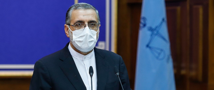 حکم اعدام روحالله زم در دیوان عالی تایید شد/ نامهای درباره انصراف دولت از شکایات رئیس جمهور به قوه قضائیه نرسیده است/ شش شرکت به ارزش ۴۰ هزار میلیارد به دولت بازگردانده شد/ ۱۲ سال حبس برای مدیرعامل سابق بانک سرمایه اسماعیلی گفت: از ناحیه دولت شکایتهای متعددی علیه خبرنگاران، خبرگزاریها، رسانهها، نمایندگان مجلس، شخصیتهای حقوقی و حقیقی در دادسرای عمومی و انقلاب تهران مطرح شده که حدود ۲۰۰ شکایت داشتند