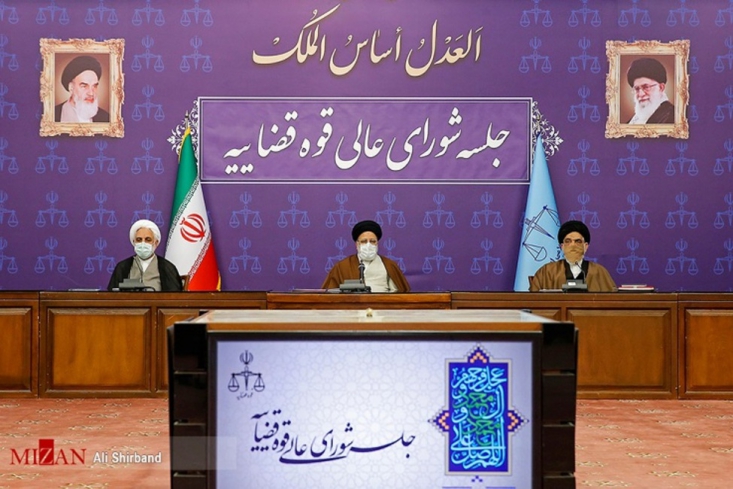 کیفر عاملان و مباشران در ترور شهید سلیمانی و شهید ابومهدی نباید مشمول مرور زمان شود/ مردم نباید در خرید کالاهای اساسی و مورد نیاز خود، دغدغه قیمت های بازار را داشته باشند آیت الله رئیسی با بیان اینکه تلاش مسئولان برای کنترل بازار به ویژه در شب عید و ایام نزدیک به انتهای سال موضوع بسیار مهمی است، تاکید کرد: مردم نباید در خرید کالاهای اساسی و مورد نیاز خود، دغدغه قیمت های بازار را داشته باشند.