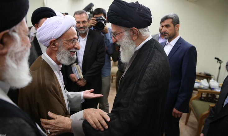 سوگوار برادر قدیمی و عزیز آیت الله مصباح یزدی میباشم/ درگذشت ایشان خسارتی برای حوزه علمیهی و معارف اسلامی است/خدمات ایشان در تولید اندیشهی دینی و نگارش کتب راهگشا و تربیت شاگردان اثرگذار و حضور انقلابی در همهی میدانها، حقاً و انصافاً کمنظیر است رهبرانقلاب در پیام خود آوردهاند: با تأسف و تأثر فراوان خبر درگذشت عالم ربانی، فقیه و حکیم مجاهد، آیةالله آقای حاج شیخ محمدتقی مصباح یزدی را دریافت کردم. این، خسارتی برای حوزهی علمیه و حوزهی معارف اسلامی است.