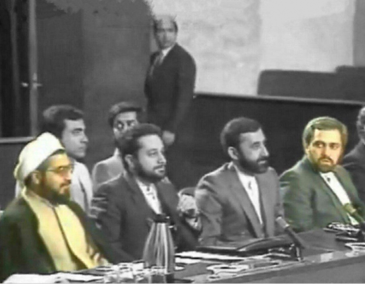 کدام جریان همواره «میدان» را قربانی «دیپلماسی» بیحاصل خود کرده است؟ اتفاقات رخ داده در تاریخ انقلاب اسلامی، نشان از آن دارد که اتفاقاً برعکس ادعای ظریف، میدان، پشتوانهای برای هیئتهای مذاکره کننده جمهوری اسلامی ایران بوده است تا در مذاکرات دست برتر را داشته باشند.
