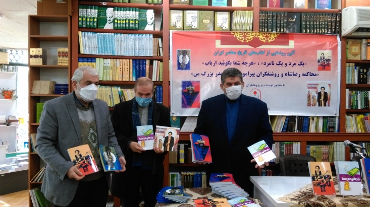 رونمایی از پنج اثر مؤسسۀ فرهنگی هنری قدر ولایت مراسم رونمایی کتابهای «یک مرد و یک نامرد»، «هر چه شما بگویید ارباب»، «محاکمه رضاشاه و روشنفکران»، «رازهای دو عصا» و «پدربزرگ من» در کتابفروشی چاپ ونشر بینالملل برگزار شد.
