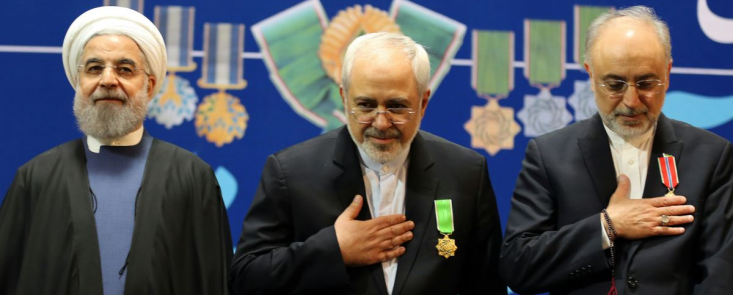 دولت باز هم قانون را به سخره گرفت/ لزوم ایستادگی نمایندگان و اعمال مجازات ماده نهم برای علیاکبر صالحی/ چرا آییننامه هستهای دولت خلاف روح و متن قانون اساسی و مصوبه مجلس است؟ مطابق با قانون پنجم دیماه این قانون باید اجرایی شود. اما شواهد نشان میدهد نه تنها دولت آن را اجرا نکرده که آیین نامه داخلی عجیبی را هم بر علیه آن منتشر کرده است. این اتفاق بر اساس قانون باید مشمول مجازات برای دولتمردان به خصوص علی اکبر صالحی باشد.