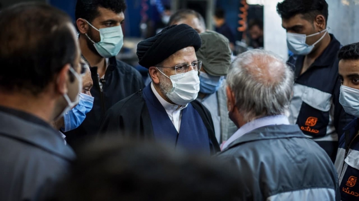 دولت من ائتلافی خواهد بود، ائتلاف با مردم، تولید کنندگان و کارگران/ برای مبارزه با فساد اقدامات قضایی کافی نیست/ برای خشکاندن ریشه فساد وارد صحنه شدهام رئیسی گفت: من در قوه قضائیه تلاشهای فراوانی برای اصلاح وضع موجود کردم. اما این اقدامات کافی نیست. باید در سرمنشا، ریشه فساد را بخشکانیم و من برای انجام این ماموریت بزرگ وارد صحنه شده ام.