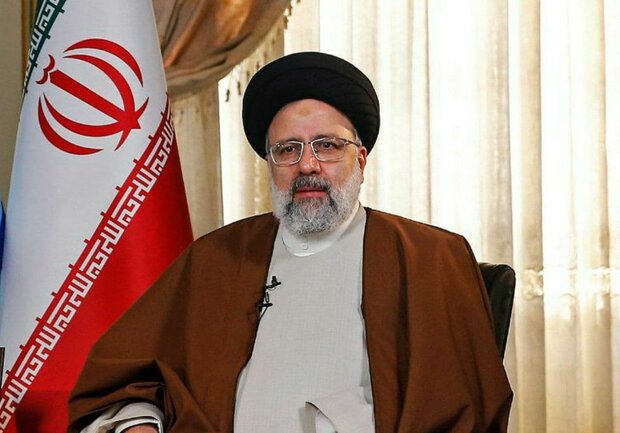 دغدغه مردم نسبت به سفرهشان باید کاهش پیدا کند/ حل مشکلات کالاهای اساسی در گرو خودکفایی است/ رئیسجمهور باید در میدان باشد رئیسی با بیان اینکه باید هزینههای سبد خانواده از جمله هزینههایی مثل سلامت، مسکن و کالاهای اساسی کاهش پیدا کند، گفت: هزینه مربوط به کالاهای اساسی را باید با خودکفایی کم کنیم به نحوی که باید وابستگی این کالاها را به ارز و دلار قطع کنیم.