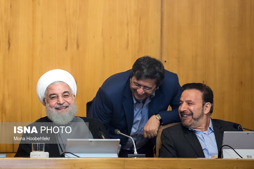 در سايه اقدامات دولت تدبير، کشور در آرامش اقتصادی است/ دولت مصمم است اقتصاد کشور را سر و سامان دهد همتی گفت: در سايه اقدامات دولت تدبير و اميد، اكنون يک آرامش اقتصادی در كشور حاكم شده و زمينه تقويت و احياي سرمايه اجتماعي بعنوان يكی از مهمترين ابزارهای رشد اقتصادی فراهم گشته است.