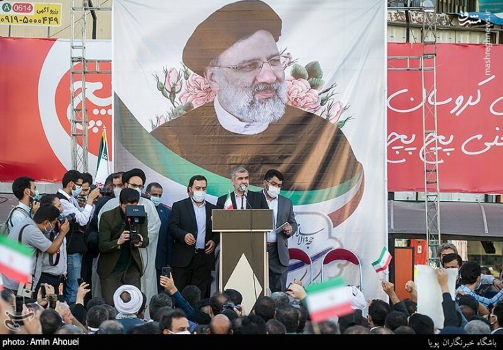 همتی گفت باوری به دادن تسهیلات به بخش مسکن ندارم/ چرا یازده نفر باید بیش از ۹۰ هزار میلیارد را پس ندهند و دولت فقط نظارهگر باشد؟ رئیس شورای هماهنگی ستادهای مردمی آیت الله رییسی گفت: برای جمهوری اسلامی وهن است که نتوانیم استقلال در تامین مواد غذایی داشته باشیم و عیب است نتوانیم مسکن جوانان را حل کنیم و سن ازدواج جوانان ما بالا برود.