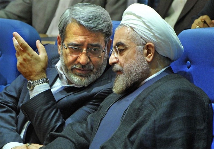 انتقام دولت از صفهای مشارکت مردم/ بیعرضگی مطلق در برگزاری انتخابات درحالی که قرار بود از ساعت هفت صبح امروز، فرایند اخذ رای در شعب رای گیری آغاز شود، گزارشات مردمی نشان از آن دارد که رای گیری در برخی از شعب، به دلیل بیتدبیری وزارت کشور، با تأخیر مواجه شده است.