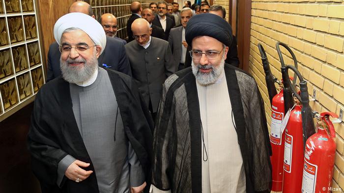 روحانی بالاترین تورم تاریخ را به دولت رئیسی تحویل میدهد +نمودار اگر به نرخ تورم در دوره انتقال از دولت قدیم به دولت جدید در سه دهه اخیر نگاهی بیندازیم مشخص میشود که حسن روحانی بالاترین نرخ تورم انتقالی را به دولت بعد از خود به جای گذاشته است.
